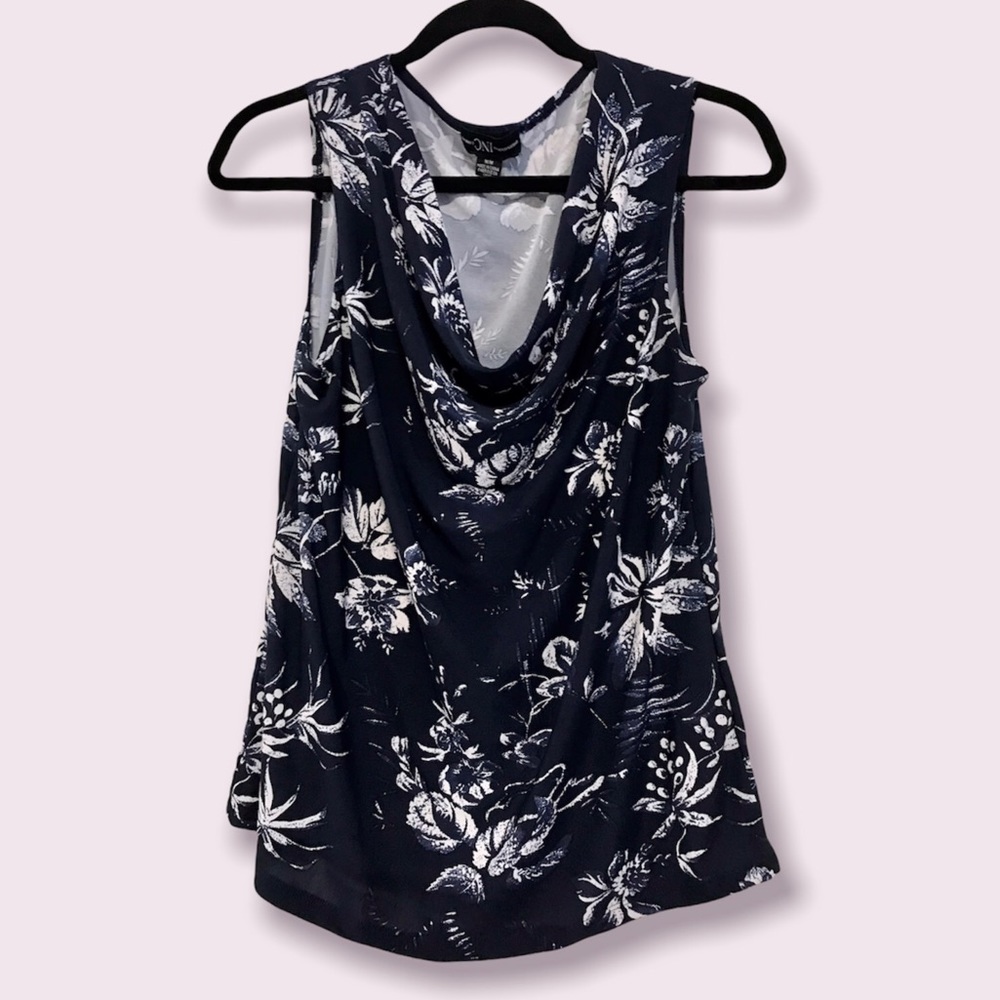 🌟SALE 2/$10.00‼️ INC International Concepts Women’s Navy / Floral Top size M